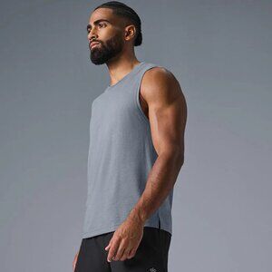 (M) Alo Yoga Men The Triumph Muscle Tank Steel Gray